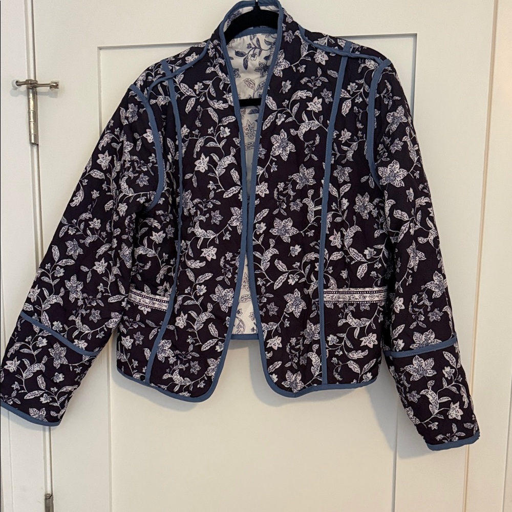 Reversible cropped quilted  Blue and White Floral jacket - Picture 2 of 3